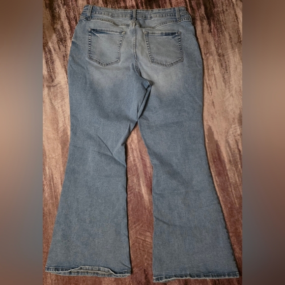 M Jeans by Maurices Distressed Flare Jeans Size 16 Curvy High Rise - Picture 3 of 15